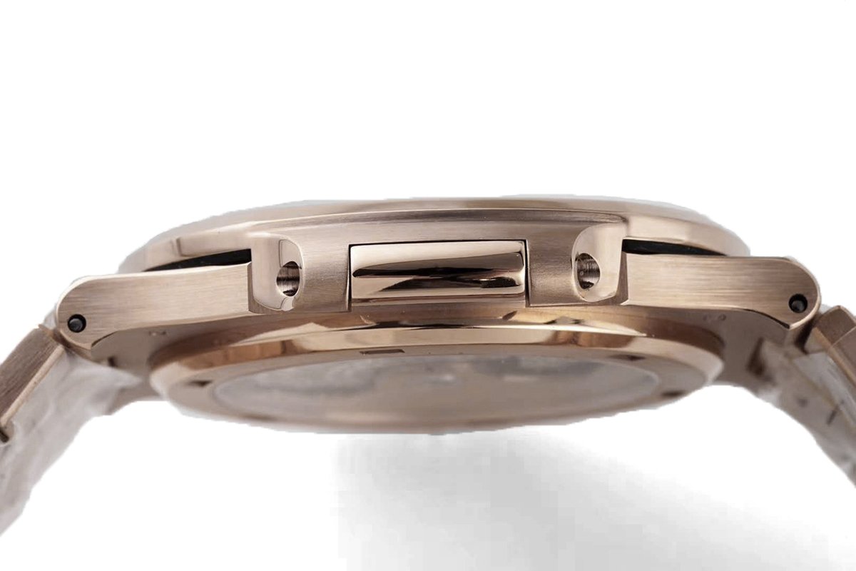 Nautilus Jumbo 5711/1R White Dial