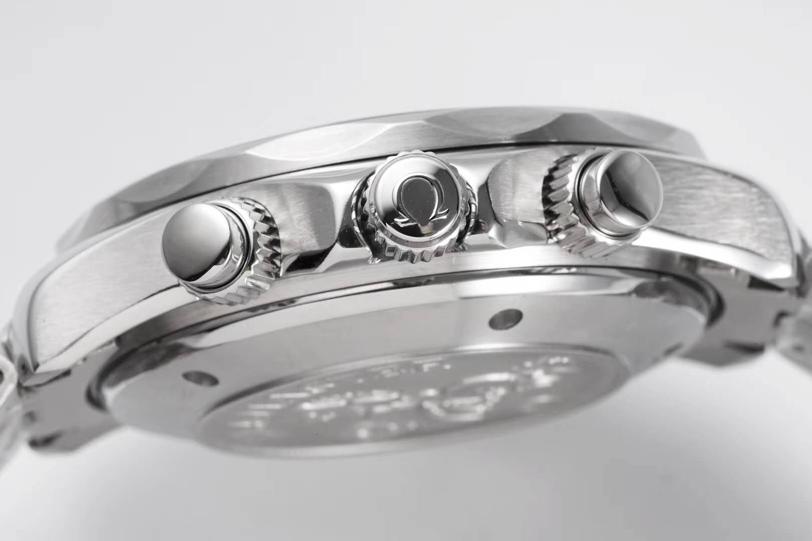 Seamaster Diver 300m Chronograph Blue Dial on Bracelet