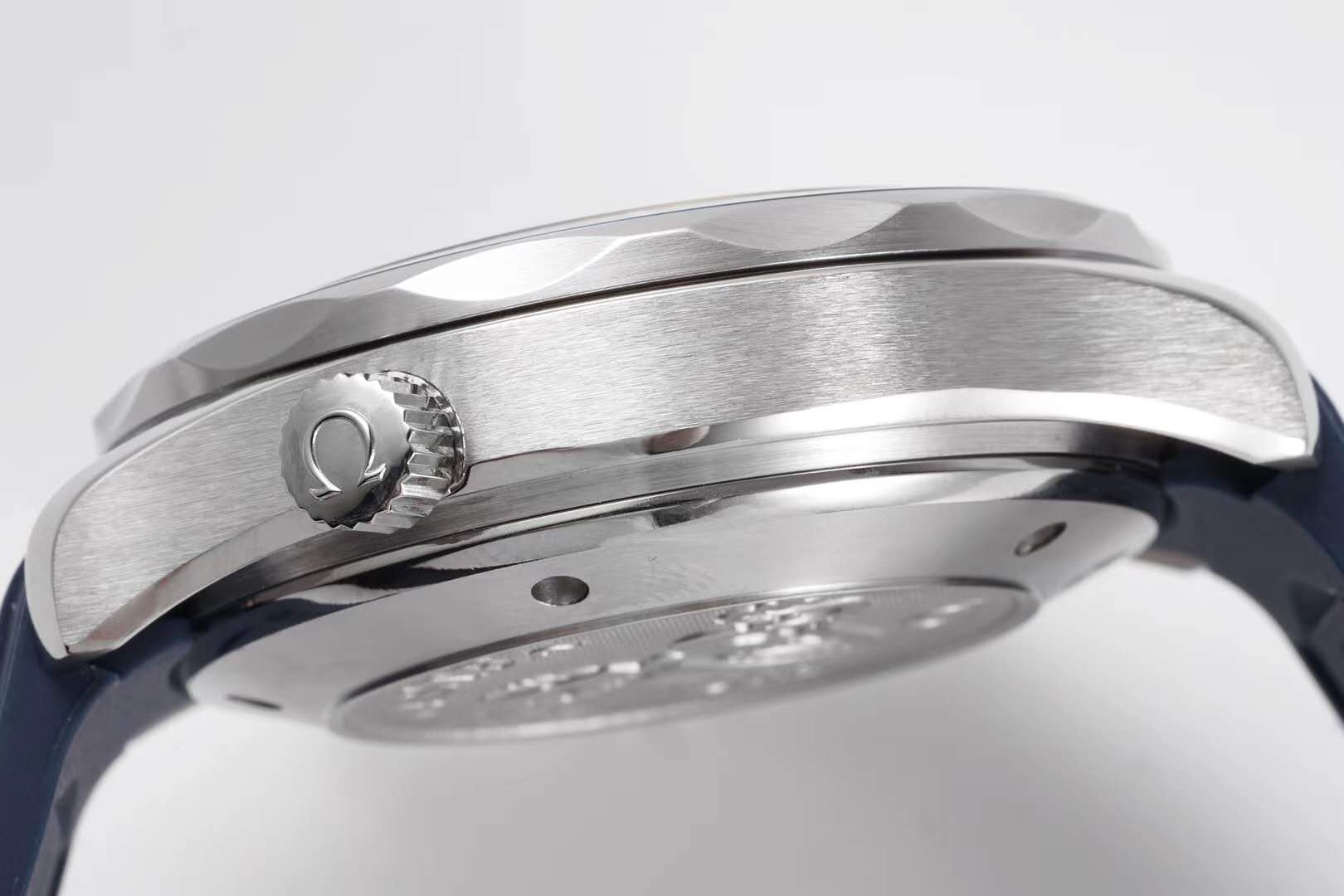 Seamaster Diver 300m Chronograph Blue Dial on Rubber Strap