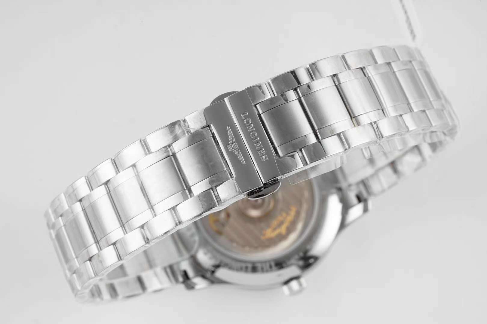 Master Collection White Dial on Bracelet