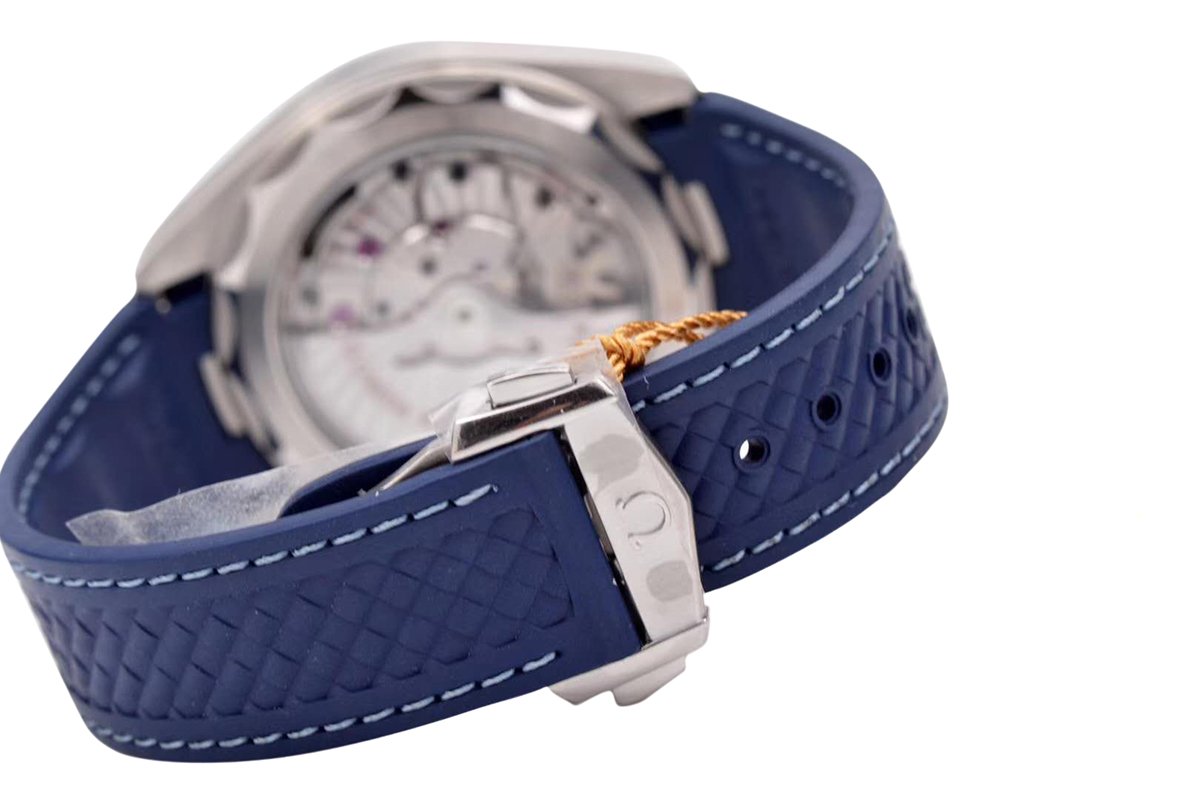 Seamaster Aqua Terra Worldtimer Master Chrononometer Blue Dial on Blue Rubber Strap