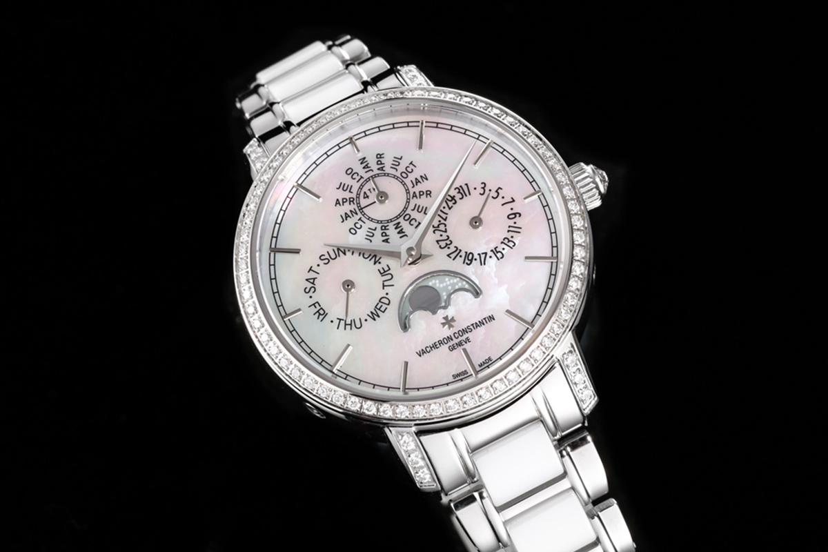 Traditionelle Perpetual Calendar Ultra-Thin 4305T/000G White Dial in White Gold on Bracelet