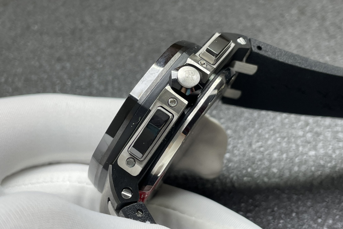 Royal Oak Offshore Novelty 43mm Grey Dial Ref. 26405CG